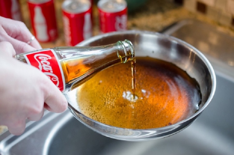 comment nettoyer une casserole brulee coca cola