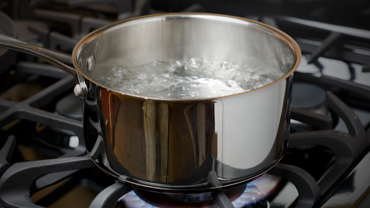 comment nettoyer une casserole brulee eau bouillante