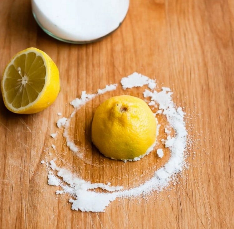 comment nettoyer une planche a decouper bois sel jus citron