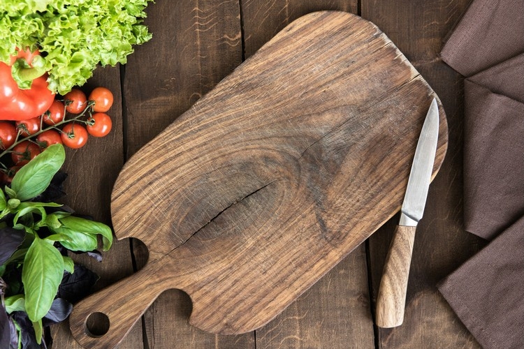 Conseils astucieux pour apprendre à bien nettoyer une planche à découper