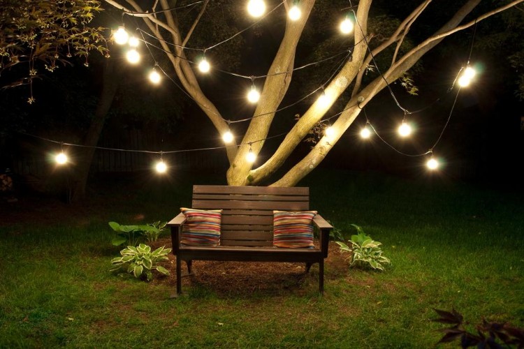 déco guirlande lumineuse extérieure pour rendre jardin plus romantique