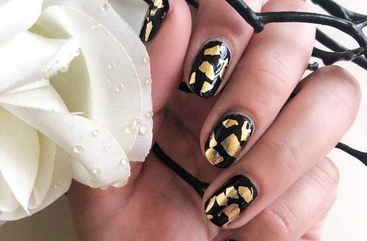 Déco ongle avec feuilles d'or : idées pour créer une manucure glamour
