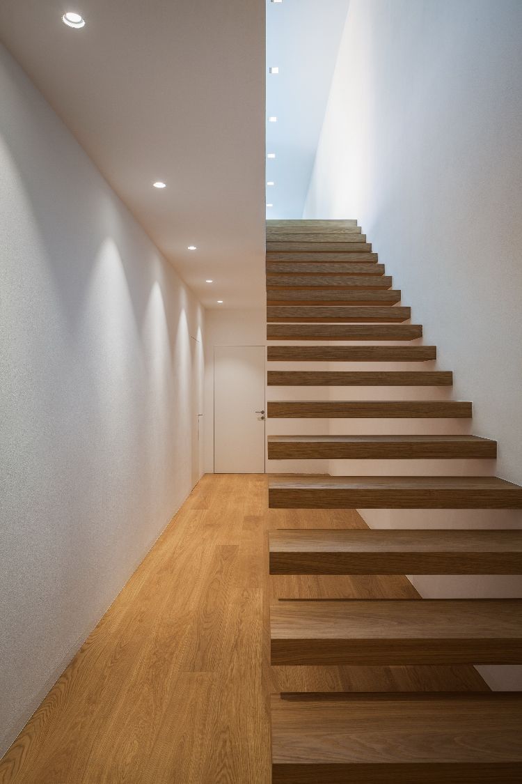 escalier flottant intérieur en bois style minimaliste