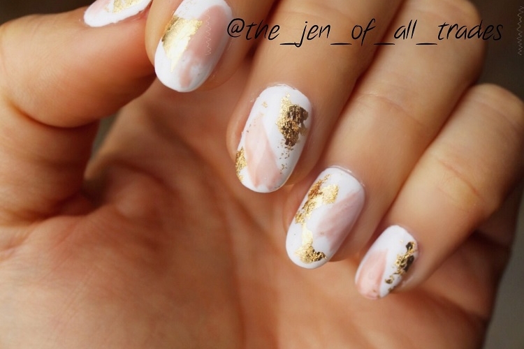 Déco ongle avec feuilles d'or : idées pour créer une manucure glamour