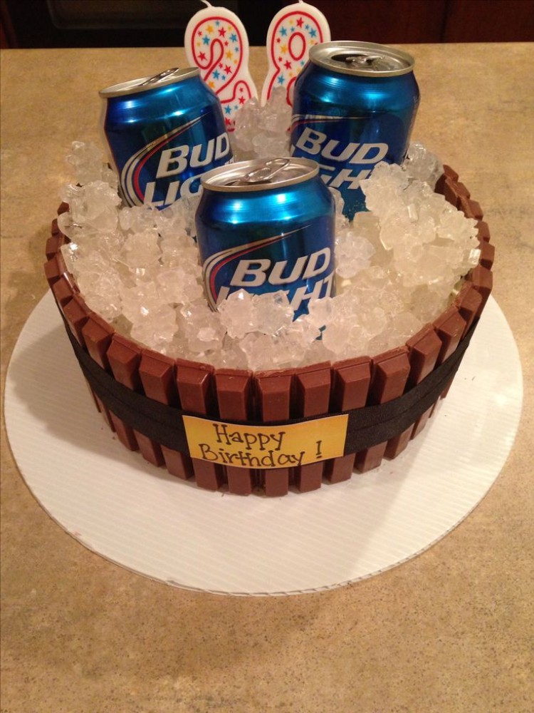 idée de cadeau original DIY amateur de bière gâteau anniversaire homme fan bière