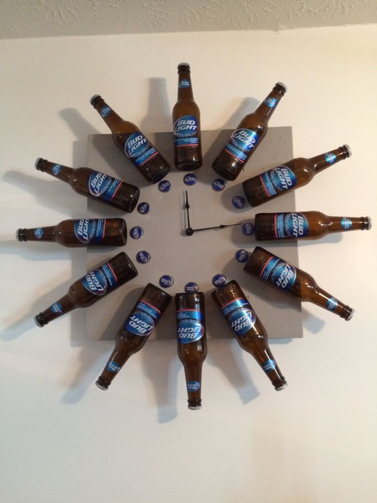 idée de cadeau original DIY amateur de bière horloge pour mur fait maison personnalisé