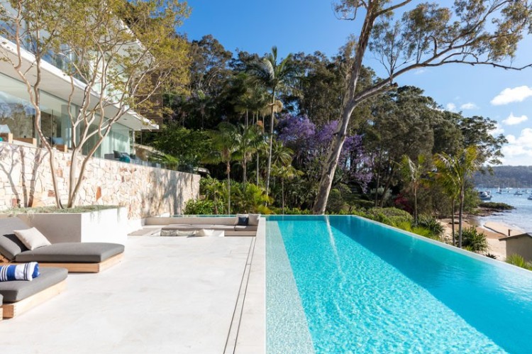 placage pierre de grès design extérieur luxueux maison architecte avec piscine