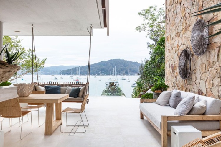 placage pierre de grès extérieur design luxueux maison architecte australienne intérieur ouvert baies vitrées