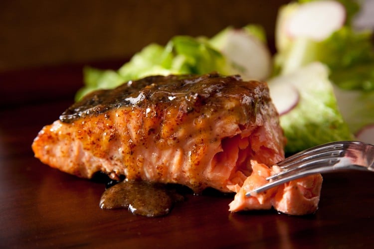 recette avec poisson saumon grillé barbecue nappé sirop érable