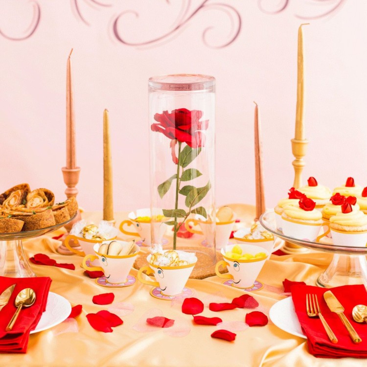 rose sous cloche la Belle et la Bête DIY réalisée avec vraie fleur jolie idée déco centr table