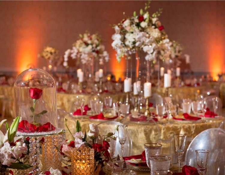 rose sous cloche la Belle et la Bête idée originale décoration mariage centre table