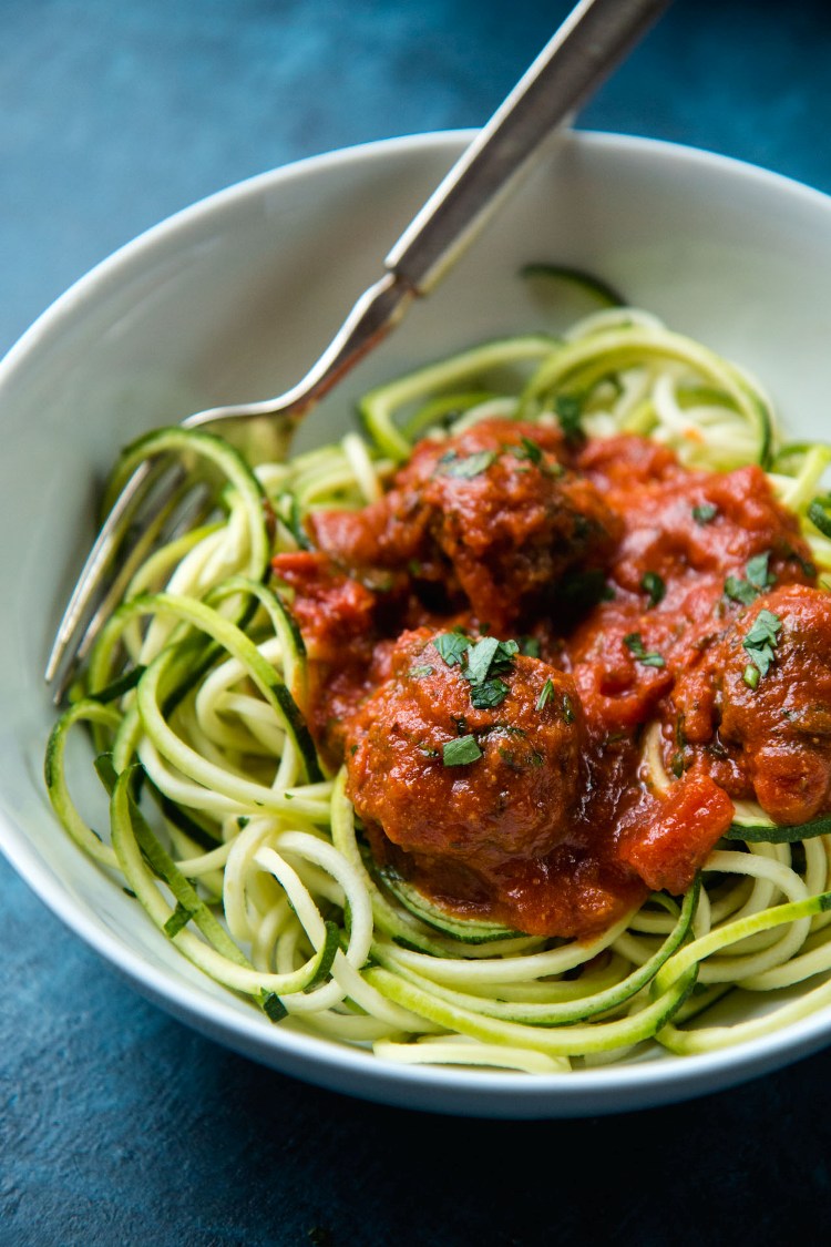spaghettis de courgettes boulettes viande boeuf sauce tomate