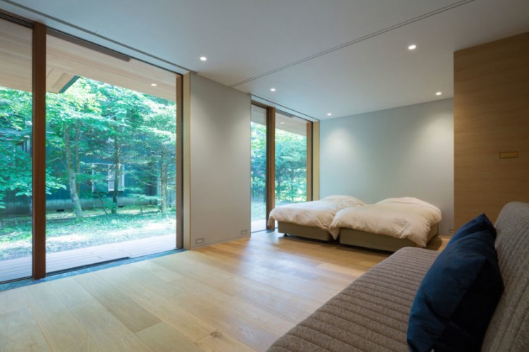 toit plat bois baies vitrées maison contemporaine concept écologique signé Kidosaki Architects Studio