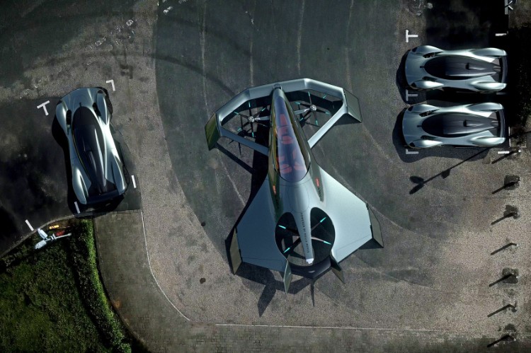 avion du futur Aston Martin Vision Concept 2018 garantissant transport urbain rapide illimité