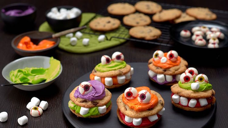 biscuits halloween droles monstres deco glacage colore guimauves