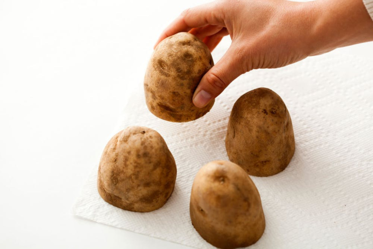 bricolage d'automne que faire avec vieilles pommes terre idées DIY activités manuelles automnales adaptées enfants adultes
