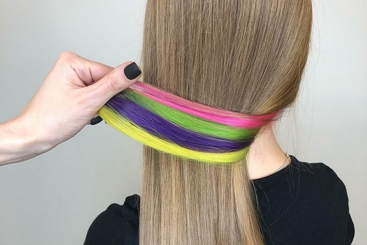 Cheveux arc-en-ciel caché - comment adopter la tendance «Hidden Rainbow»