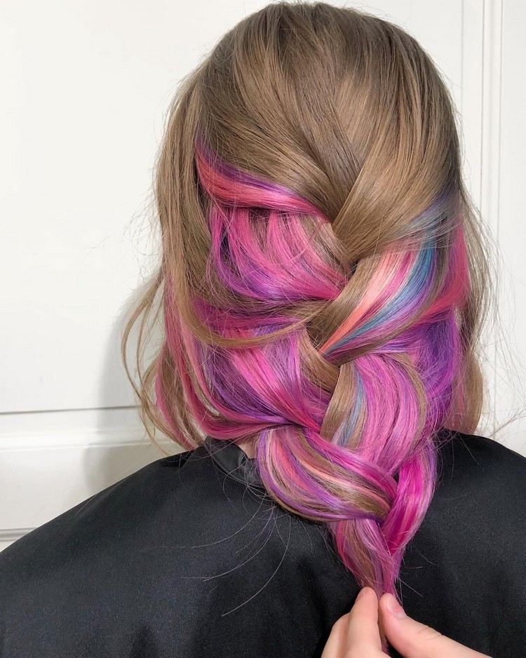 cheveux arc-en-ciel caché rose violet et bleu