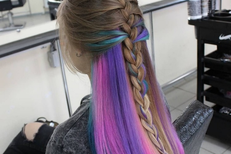 Cheveux arc-en-ciel caché - comment adopter la tendance «Hidden Rainbow»