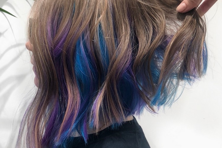 Cheveux arc-en-ciel caché - comment adopter la tendance «Hidden Rainbow»