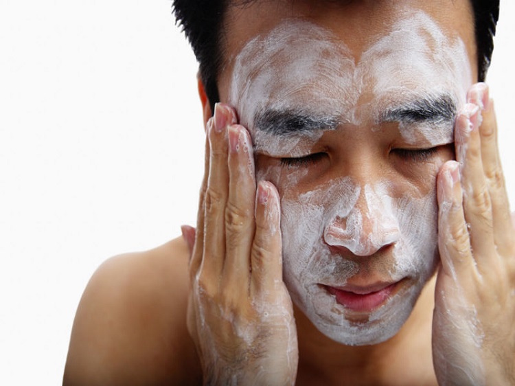 conseils soin visage homme masque peau faciale naturel DIY routine beauté hommes