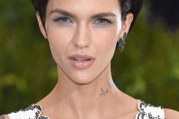 Coupe de cheveux courte pour femme - idées sages et excentriques!