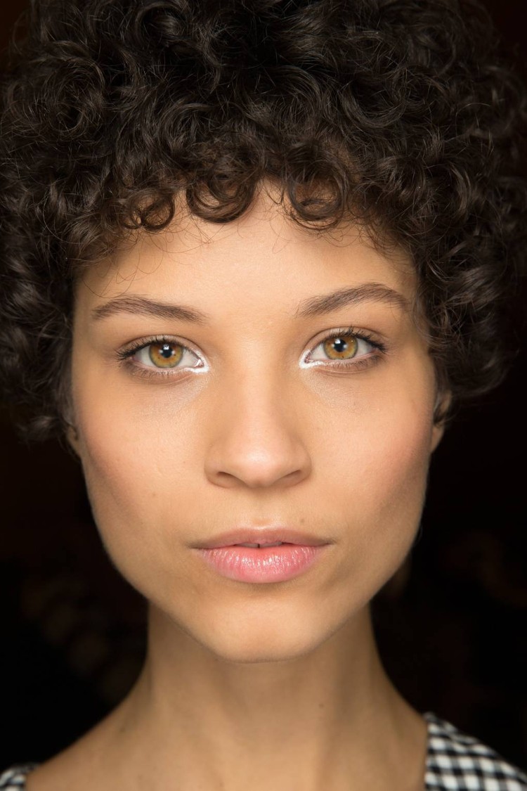 Short haircut for women Look for curly afro hair for an elongated face