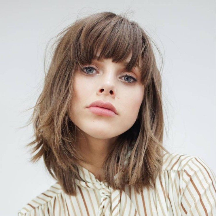 Short Haircut For Women Round Oval Distressed Face With Pointed Bangs