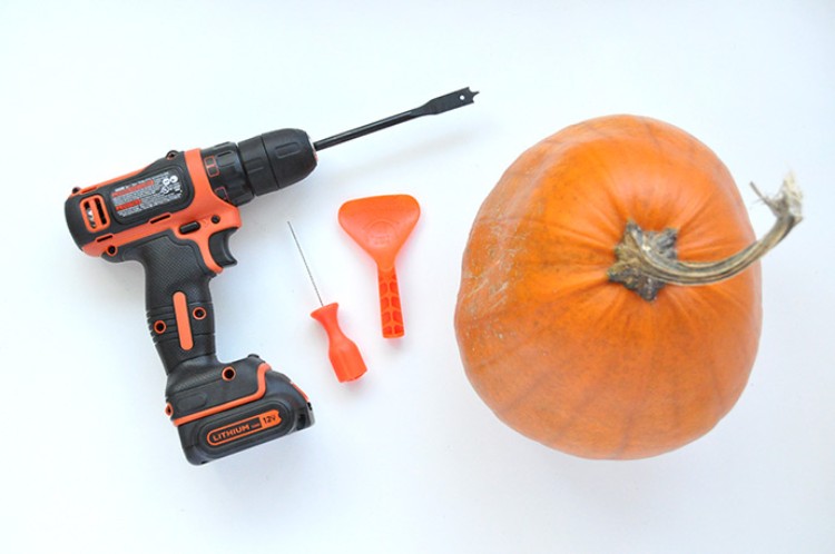 décoration de citrouille originale outils nécessaires perforation pumpkin fête Halloween 2018