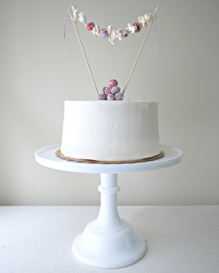 décoration gâteau DIY idée pour faire mini guirlande élégante fanions papier facile