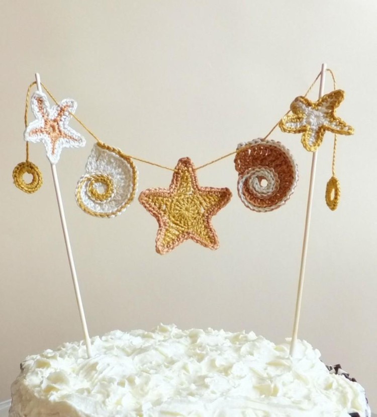 décoration gâteau anniversaire originale mini guirlande maille