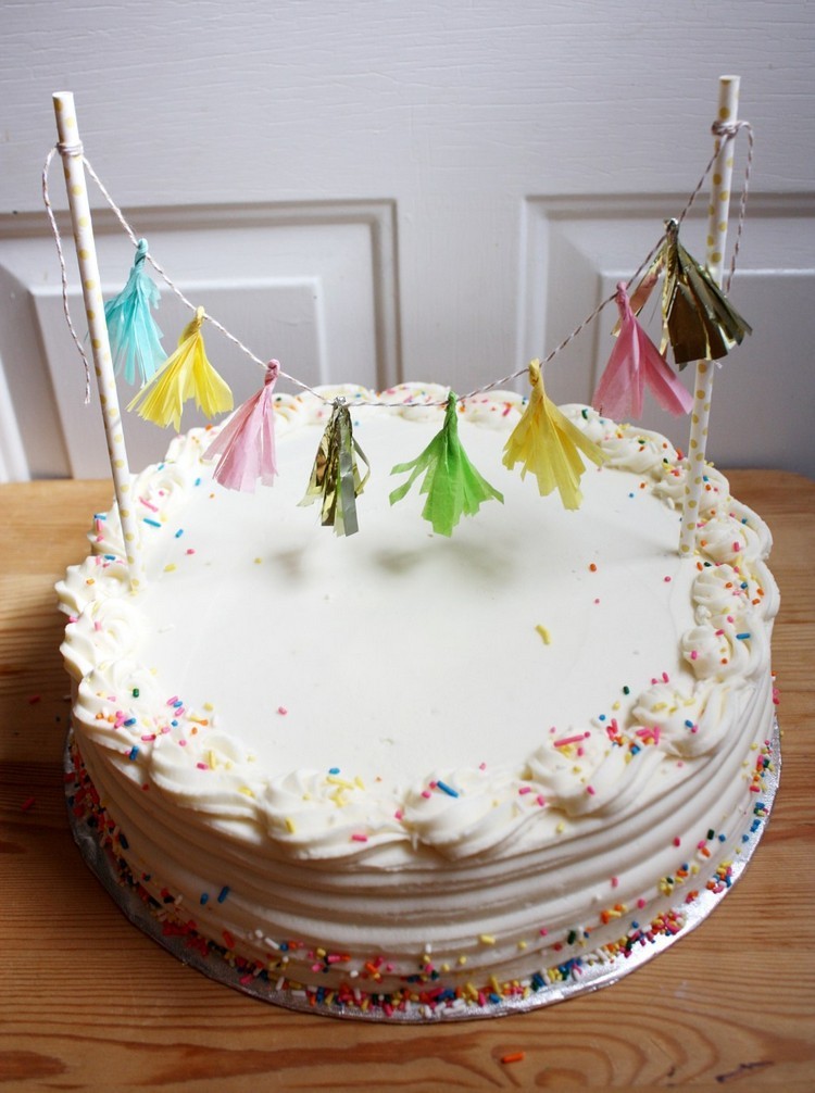 décoration gâteau anniversaire personnalisée mini guirlande réaliser soi même