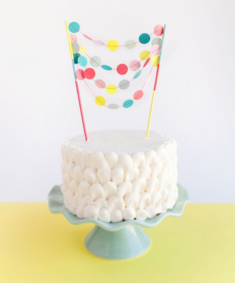 décoration gâteau anniversaire petite fille mini guirlande DIY facile centre cake