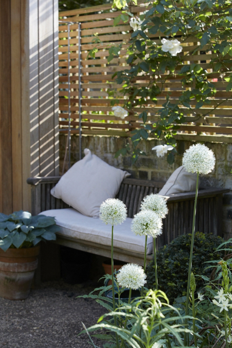 Jardin blanc moderne : idées et conseils pour un jardinet doux et lumineux!