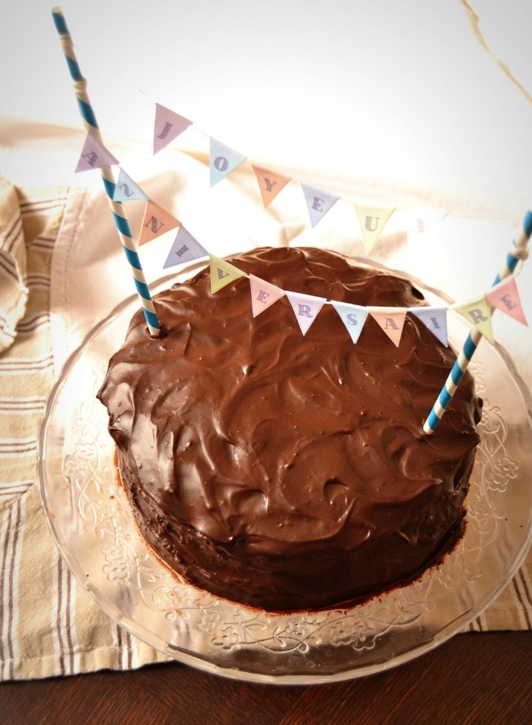 mini guirlande fanions décoration gâteau chocolat anniversaire