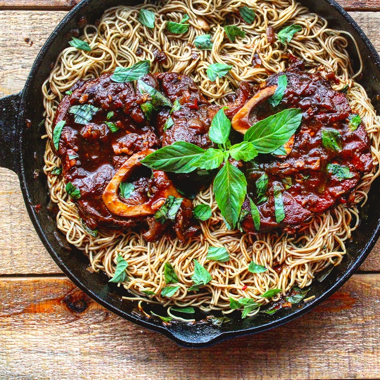 osso bucco recette italienne classique veau cuit avec spaghettis légumes