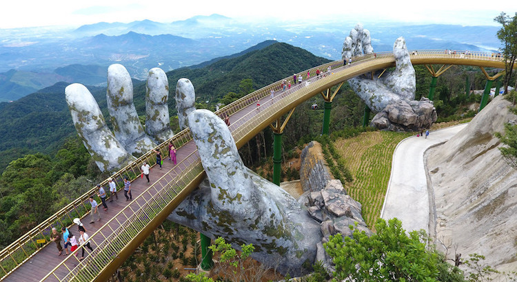 pont doré Cau Vang Vietnam parc Ba Na Hills