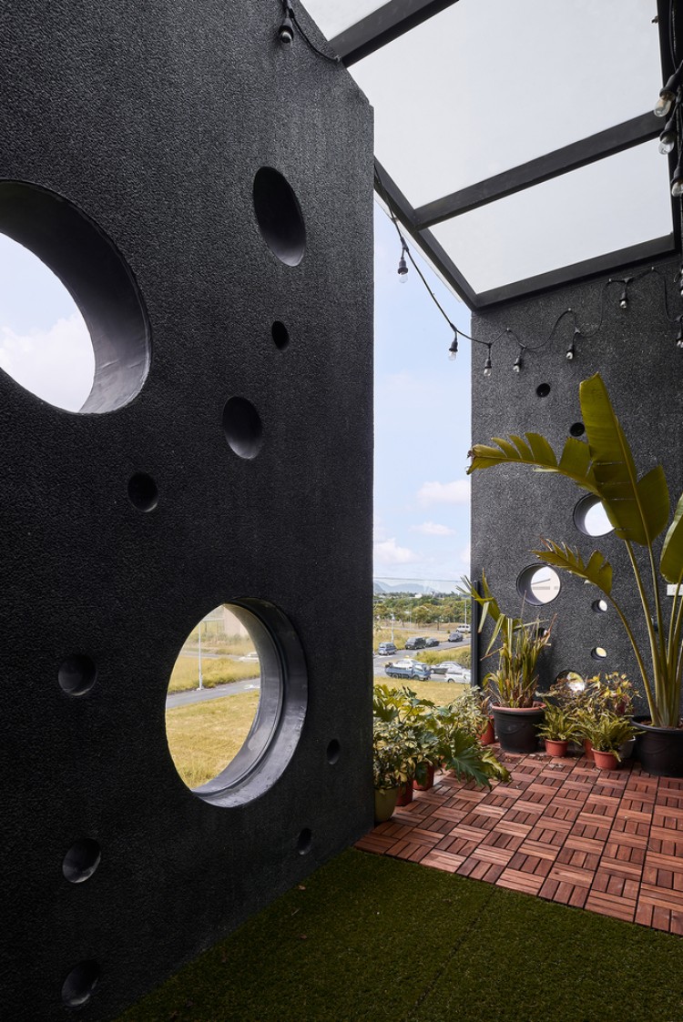 puits de lumière villa moderne terrasse bois béton chambres ami concept original imaginé Emerge Architects