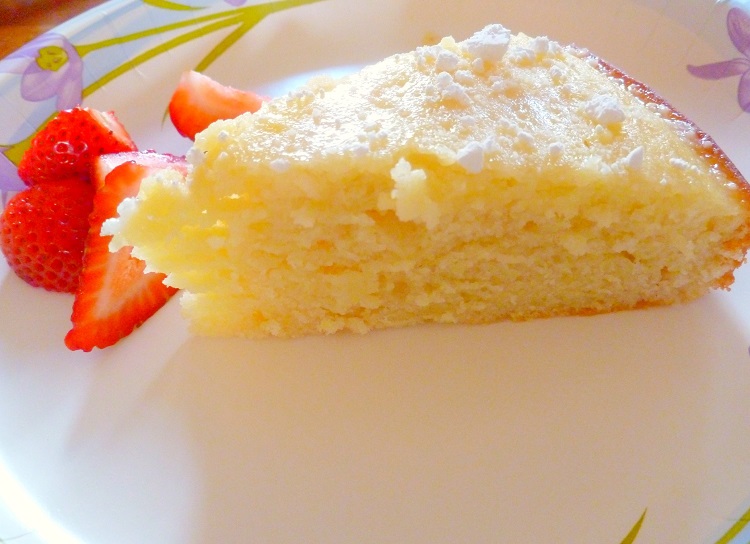 recette gâteau au yaourt décoré de fraises