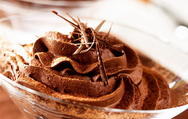recette mousse au chocolat décorée de cannelle