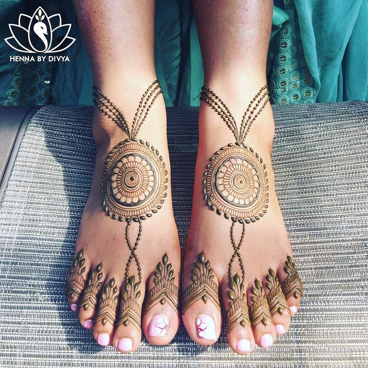 tatouage henné génial sur les pieds