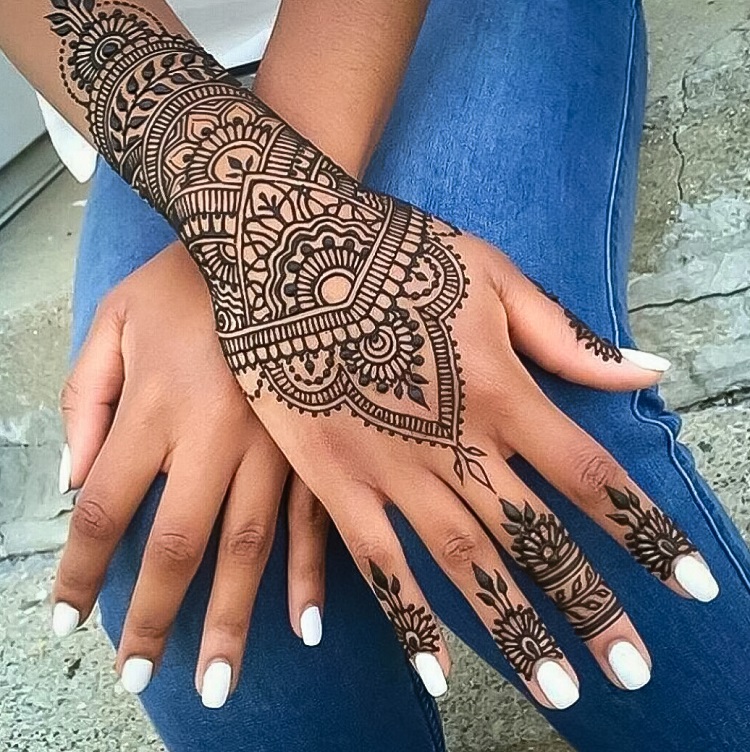 tatouage henné idées de designs manucure blanche