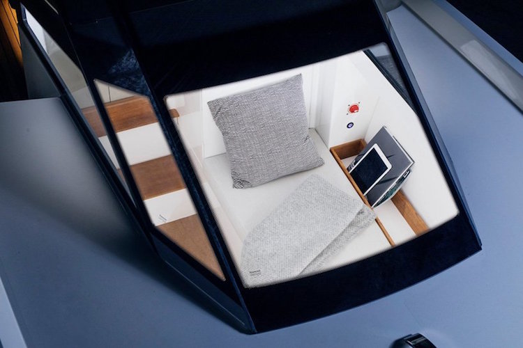 yacht électrique Q30 cabine moderne minimaliste