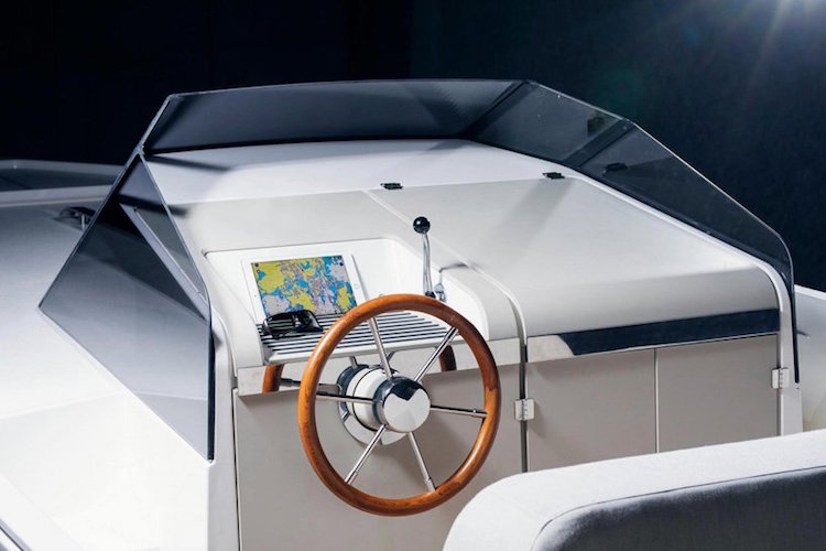 yacht électrique Q30 moteur Oceanvolt AXC20 ecran tactile