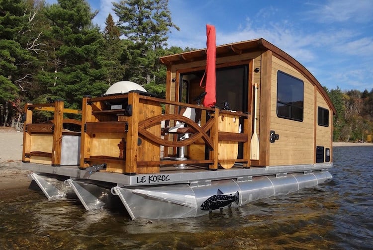 bateau maison miniature Le Koroc energie solaire moteur hors bord flotteurs