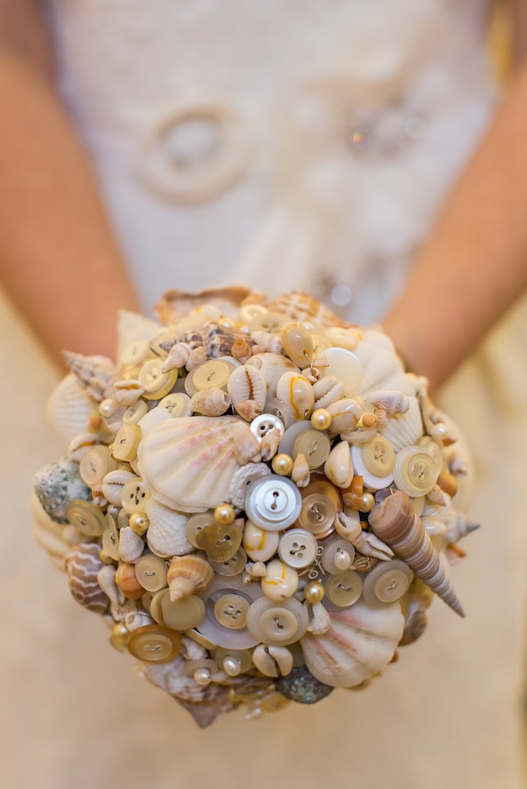 bouquet de mariee original coquillages boutons nacre