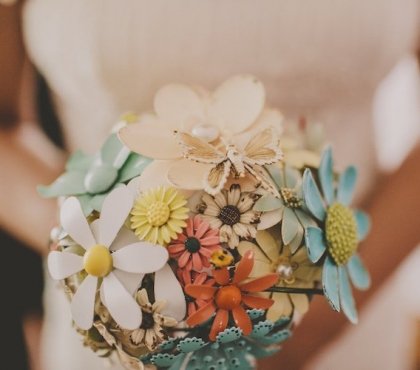 bouquet de mariee original fleurs papier paipillons