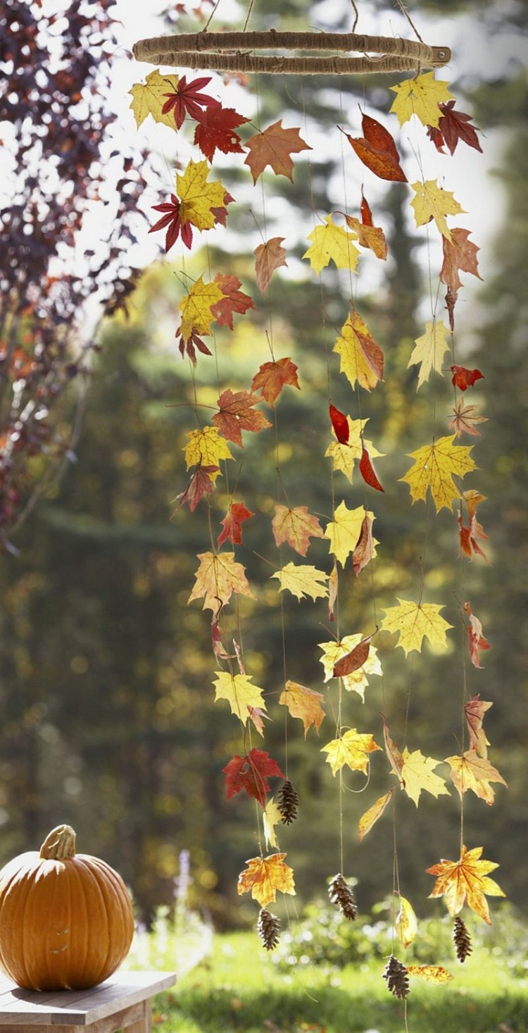 bricolage d'automne avec des feuilles d'arbre déco extérieure originale