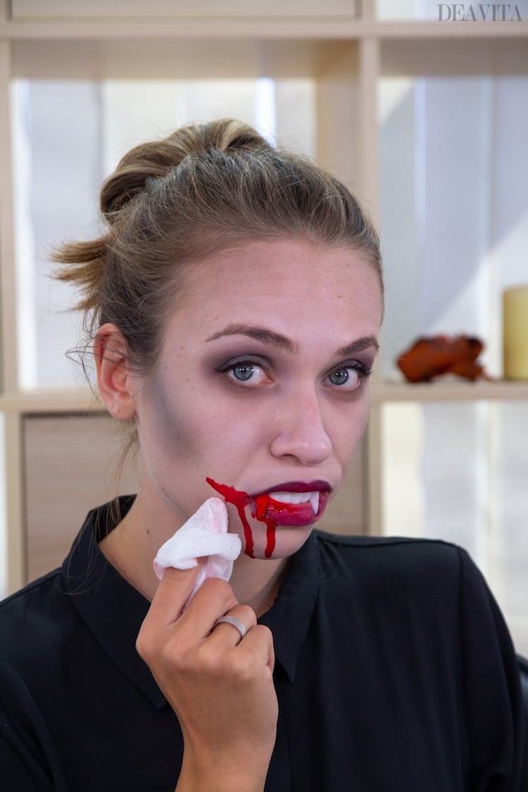 maquillage de vampire Halloween faux sang fausses dents