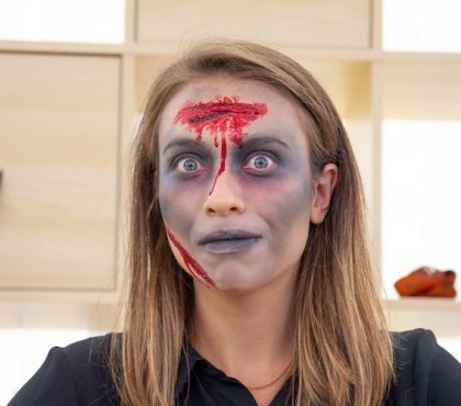maquillage de zombie pour Halloween tutoriel facile etape par etape